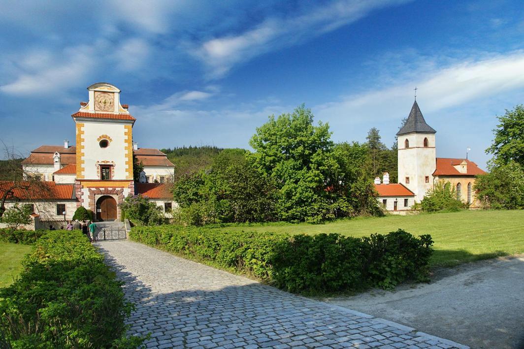 Penzion Blansky Les Dubné Buitenkant foto
